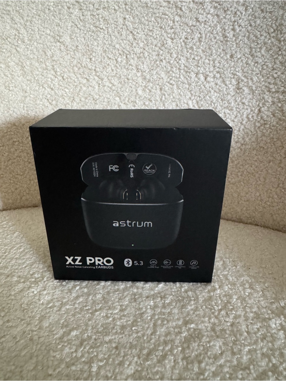 Astrum wireless earbuds packaging - black
